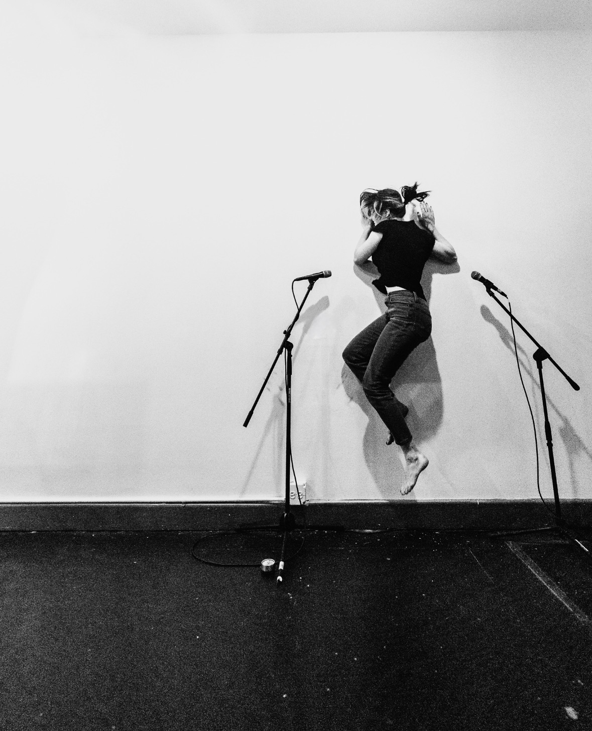 Rin Peisert: Performance still. Photo by Ricardo Adame.